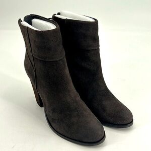 UEC Arturo Chiang brown/ green suede heeled booties with box worn once